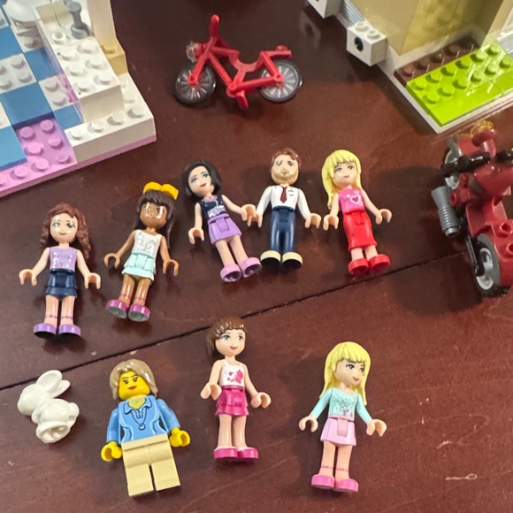 LEGO FRIENDS Assorted Buildings & Characters - Picture 5 of 16
